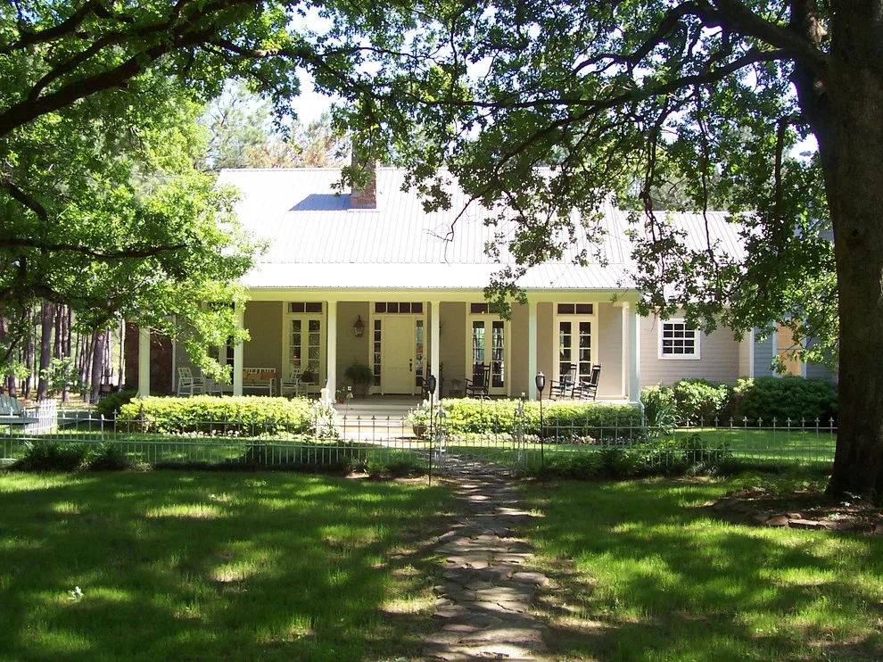 East Texas Rustic Retreat by Pollard Hodgson Architects - Photo 6