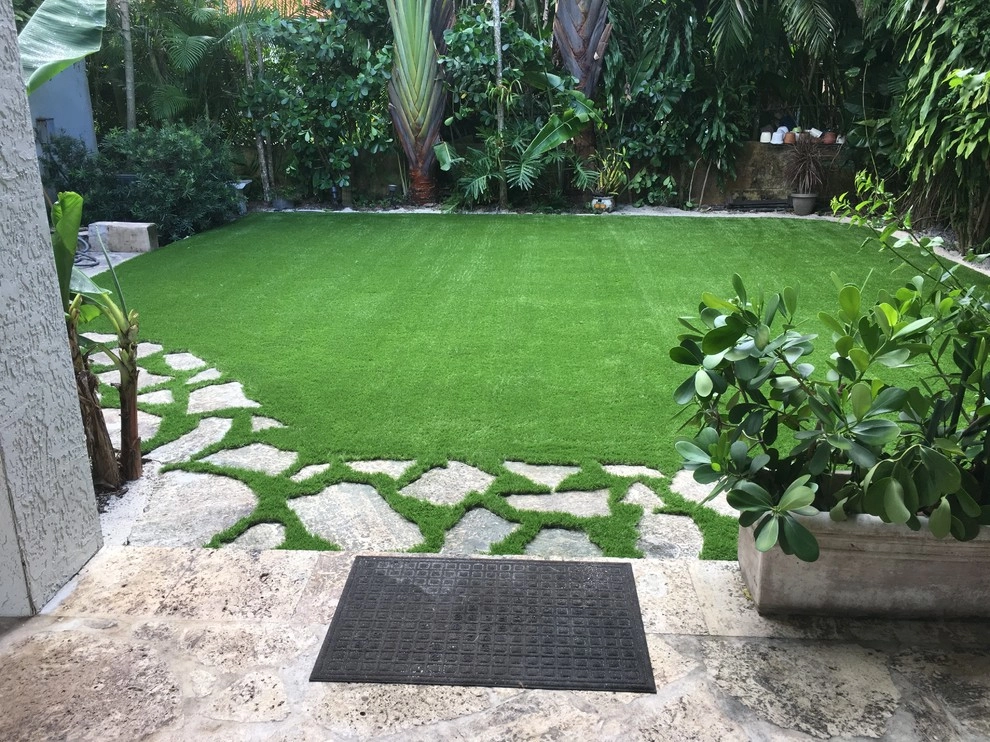 Coral Gables backyard by Tropical Turf - Photo 3