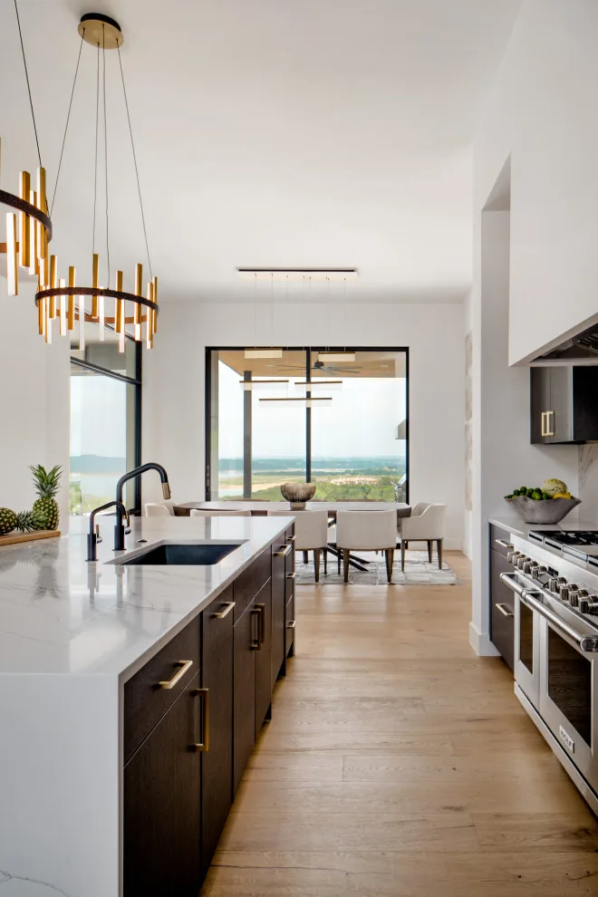 Primo Fiore Contemporary by Vanguard Studio Inc. - Photo 6