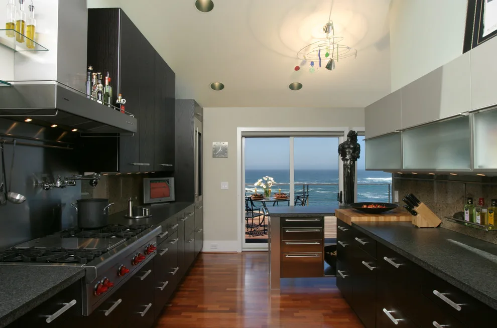 Seaside Modern Redwood by Ross Design Inc. - Photo 7