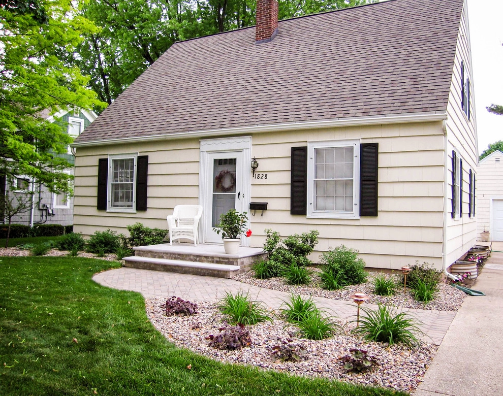 Front Exterior Landscape by Vande Hey Company, Inc - Photo 9