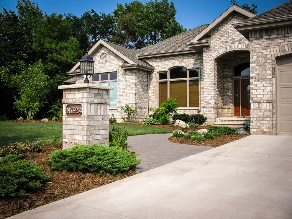 Front Exterior Landscape by Vande Hey Company, Inc - Photo 7