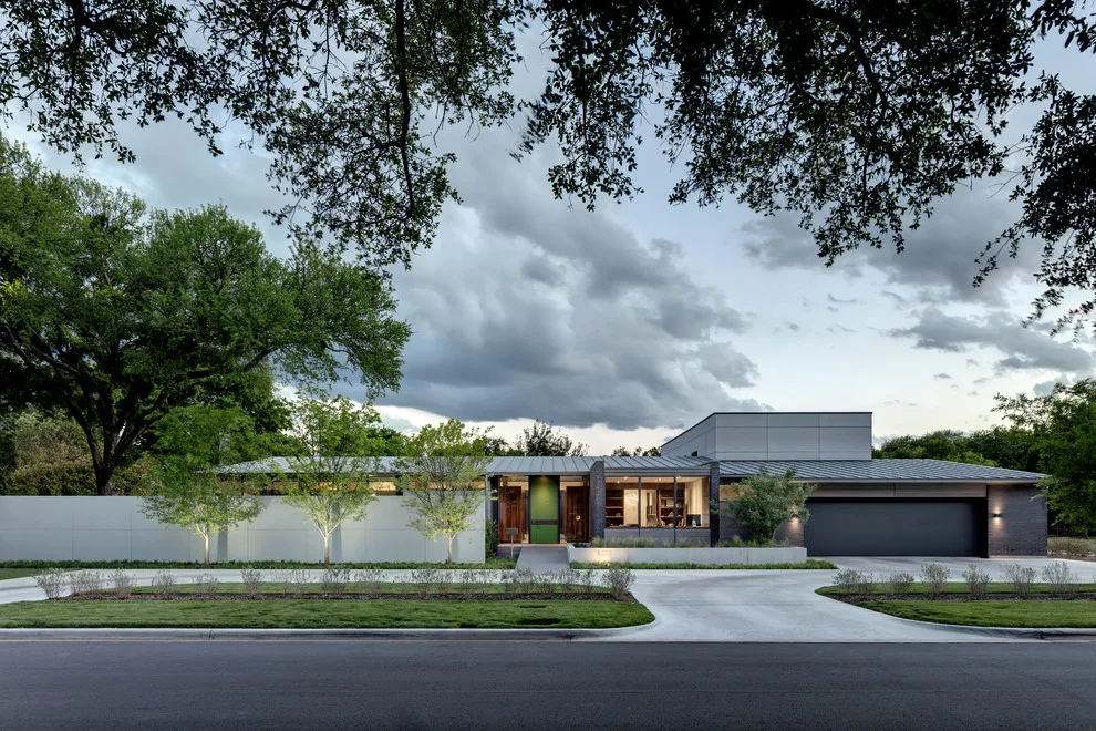 Noble Emblem by Domiteaux Garza Architecture - Photo 8