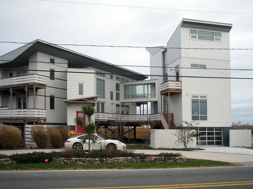 Contemporary Coastal Home by David D. Quillin Architecture - Photo 7