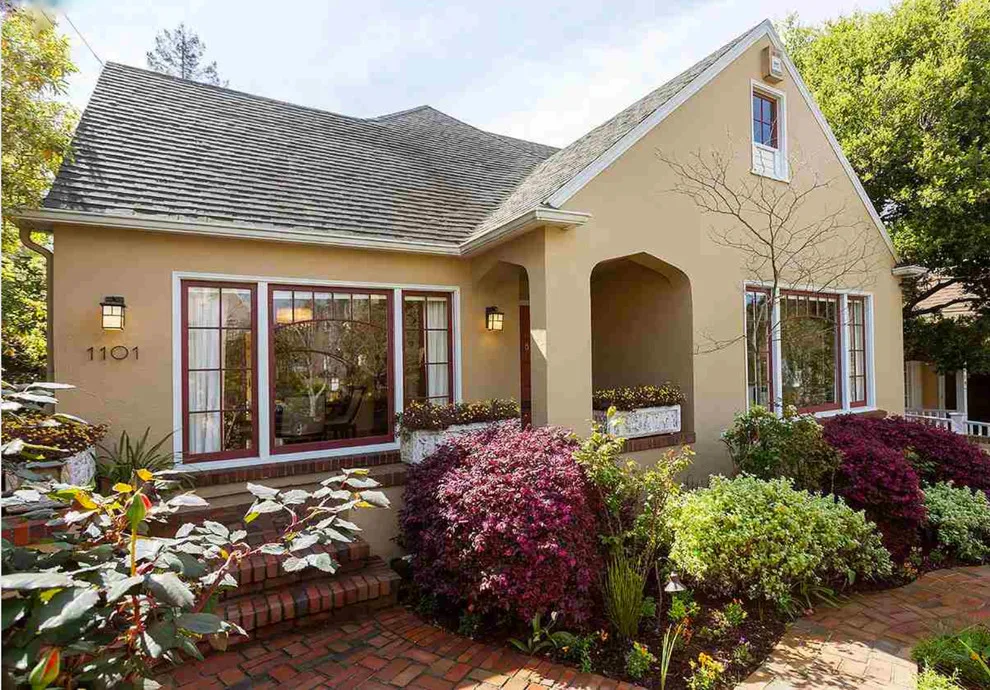 Accessory Dwelling Unit with Library and Private Art Collection by Rebecca Schnier Architecture - Photo 15