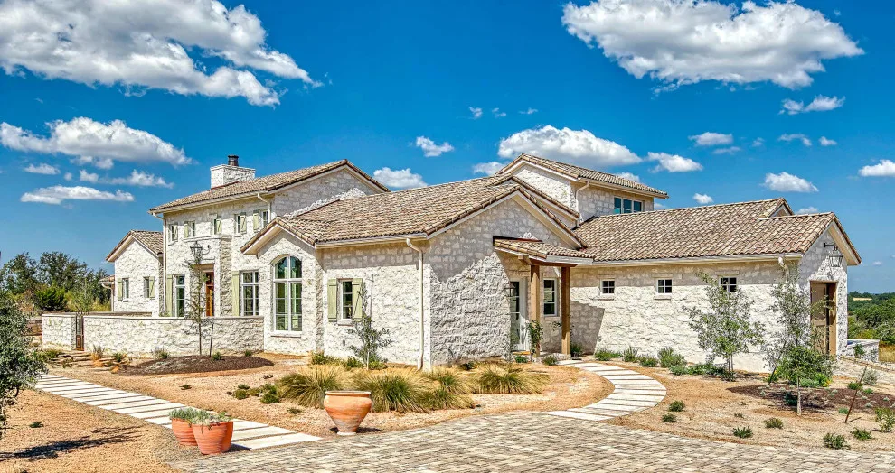Shiloh Creek Manor by Vanguard Studio Inc. - Photo 3