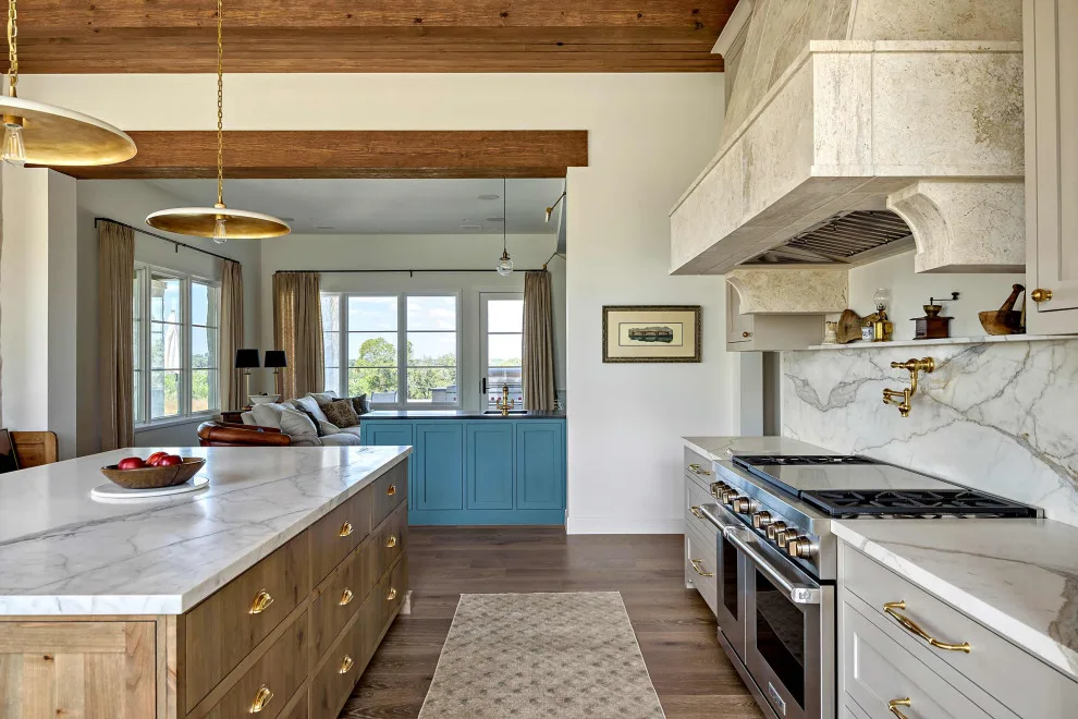 Shiloh Creek Manor by Vanguard Studio Inc. - Photo 8