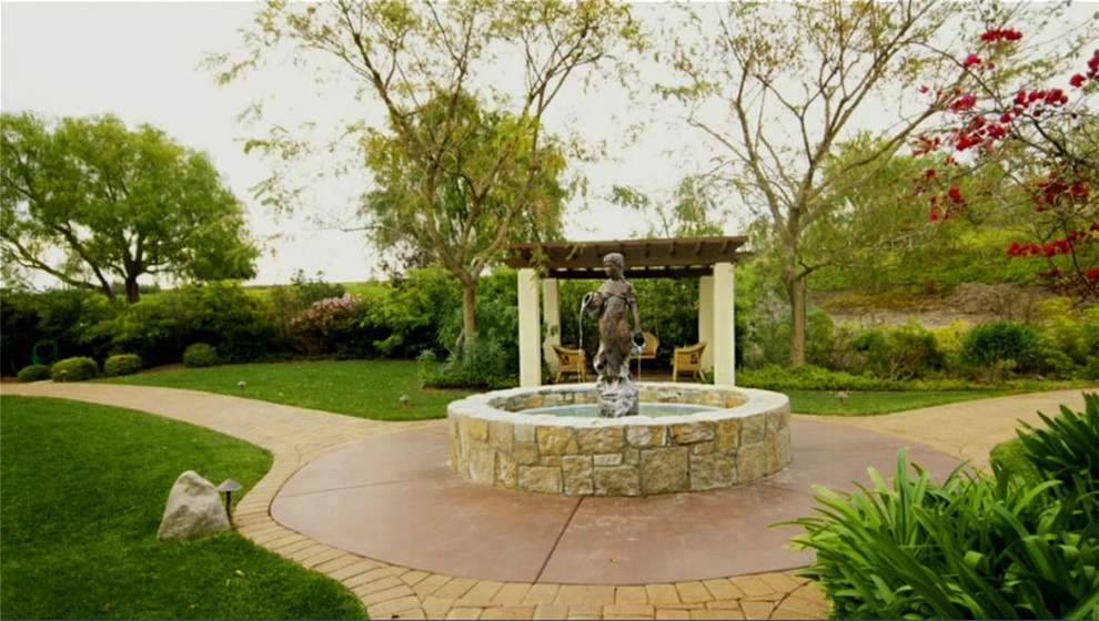 Outdoor Living Space with Kitchen and BBQ by Ocean Blue Pools And Landscaping - Photo 8