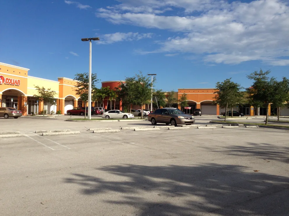 South Dade Retail Plaza by Jose R. Casanova, Jr., Architect - Urban Planner - Photo 4