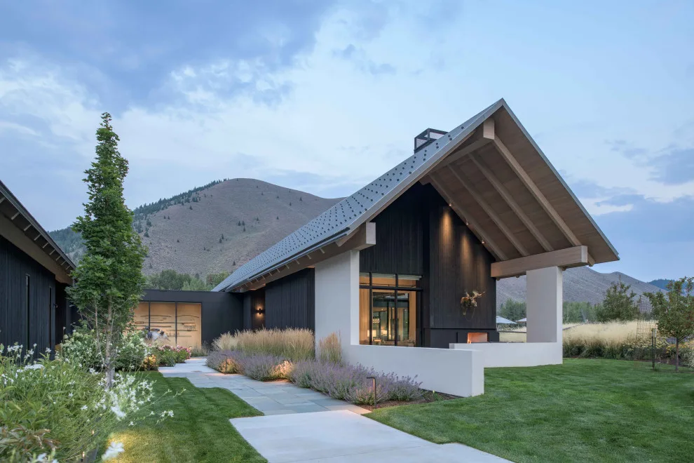Charred Cedar Technique by Farmer Payne Architects - Sun Valley - Photo 5