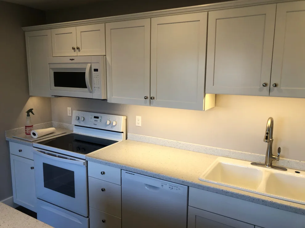 Compact Kitchen by Robertson Kitchens - Photo 3