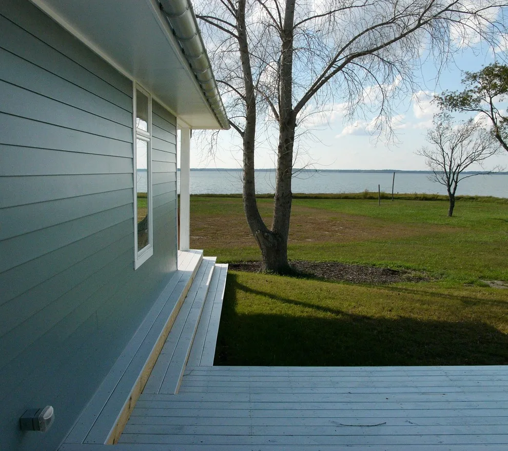 Tranquil and Serene Lakeside Residence by David D. Quillin Architecture - Photo 13