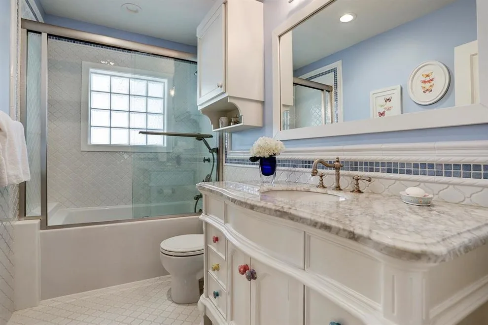 Classic Residence in Southside Place, Texas by Newhaven Residential Design - Photo 16