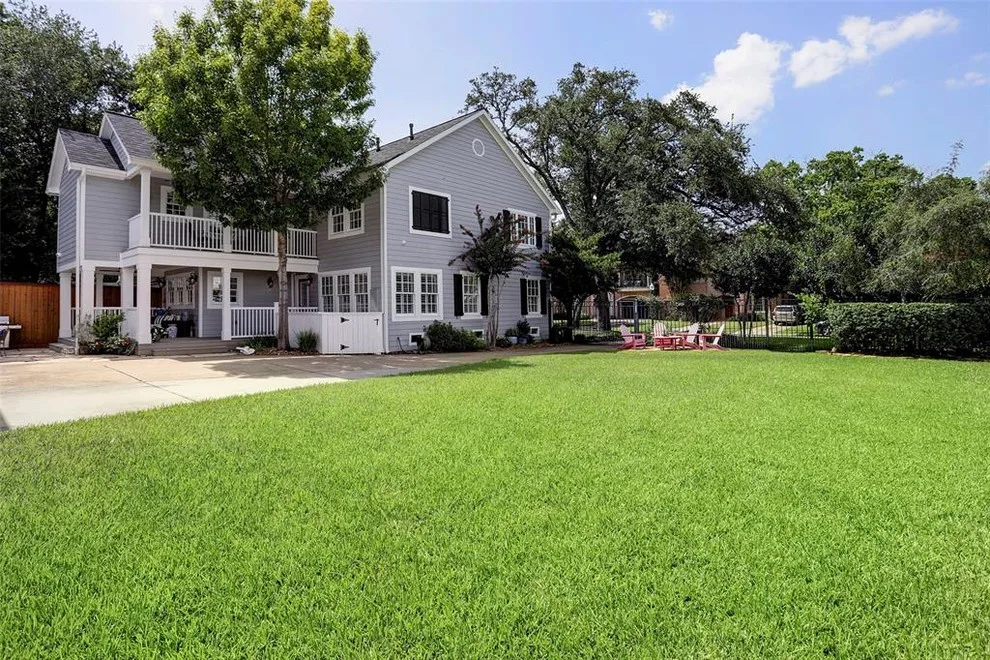 Classic Residence in Southside Place, Texas by Newhaven Residential Design - Photo 19
