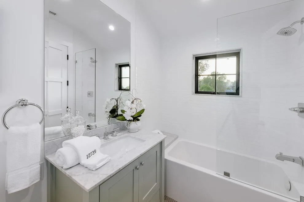 Farmhouse in Studio City by LRWoehler & Associates - Photo 30