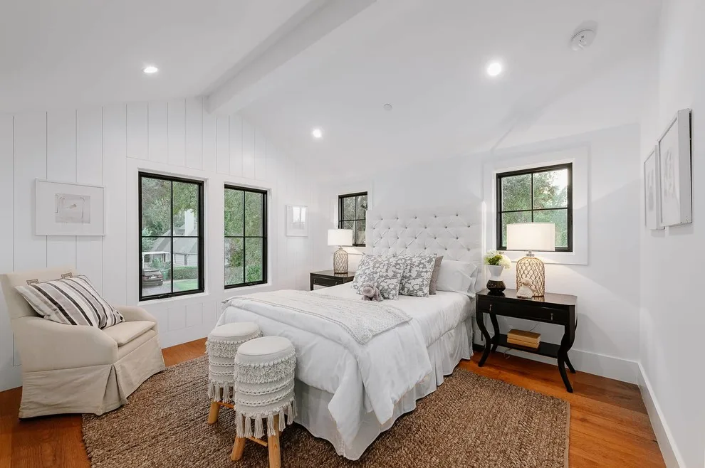 Farmhouse in Studio City by LRWoehler & Associates - Photo 9