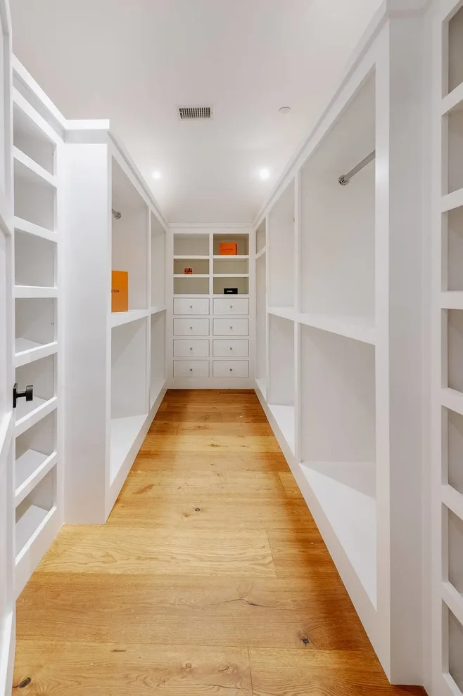 Farmhouse in Studio City by LRWoehler & Associates - Photo 14