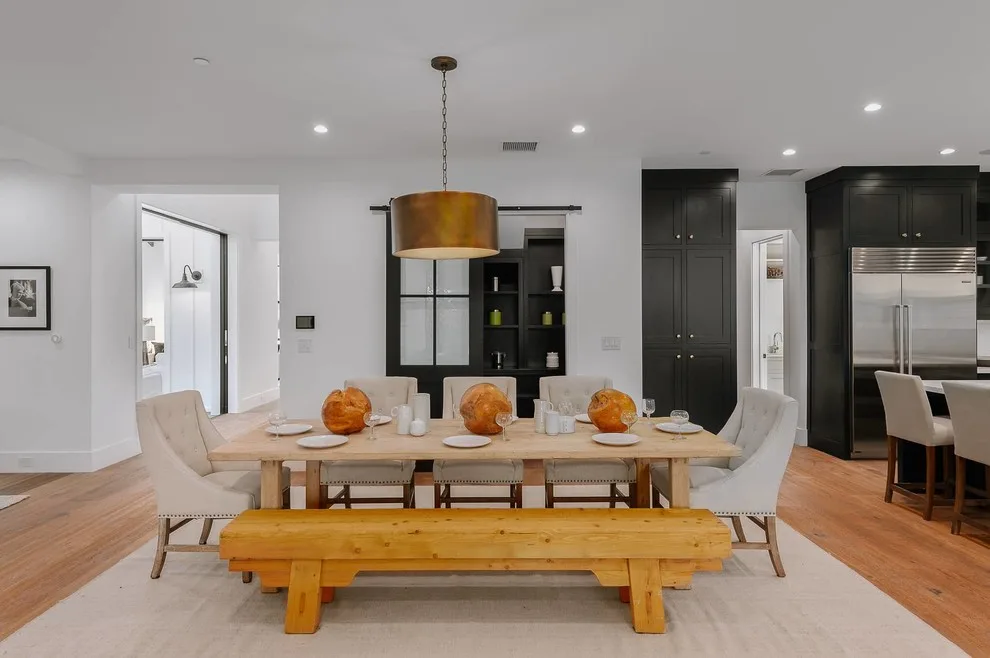 Farmhouse in Studio City by LRWoehler & Associates - Photo 22