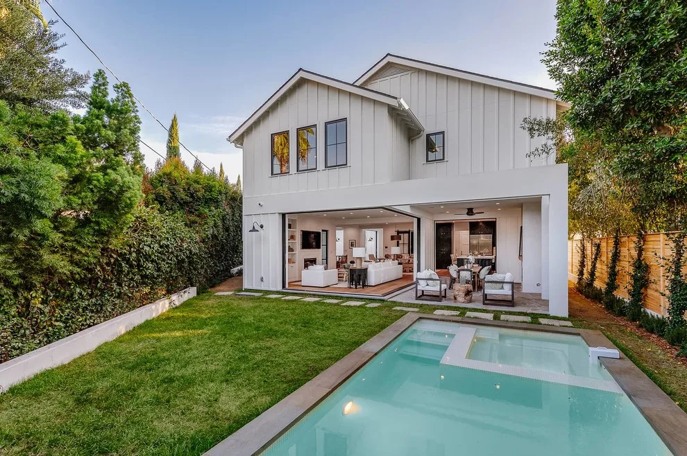 Farmhouse in Studio City by LRWoehler & Associates - Photo 26