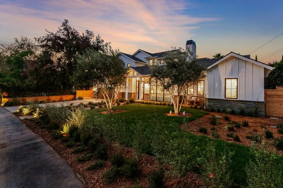 Farmhouse in Studio City by LRWoehler & Associates - Photo 27
