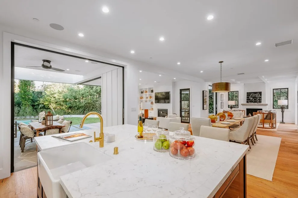 Farmhouse in Studio City by LRWoehler & Associates - Photo 11