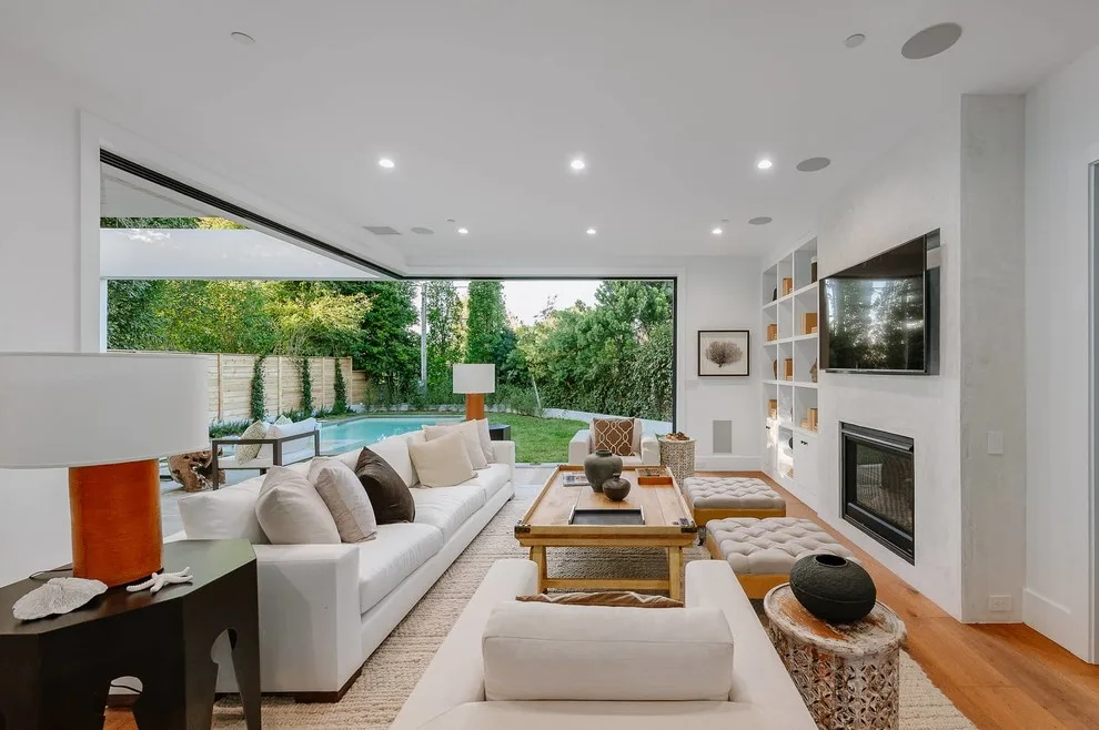 Farmhouse in Studio City by LRWoehler & Associates - Photo 3