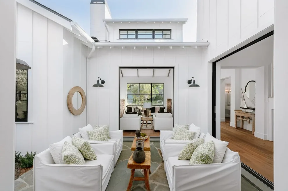 Farmhouse in Studio City by LRWoehler & Associates - Photo 13