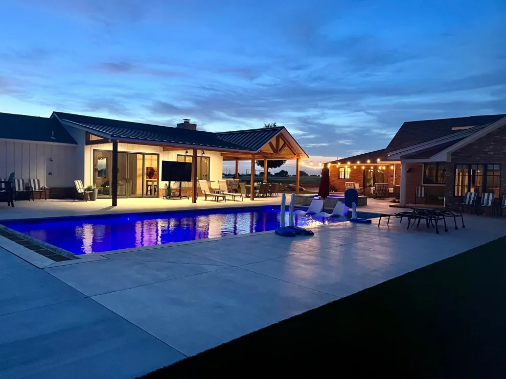 Thomas Swimming Pool House by Ryan Fogle, AIA - Goldy Architecture - Photo 11