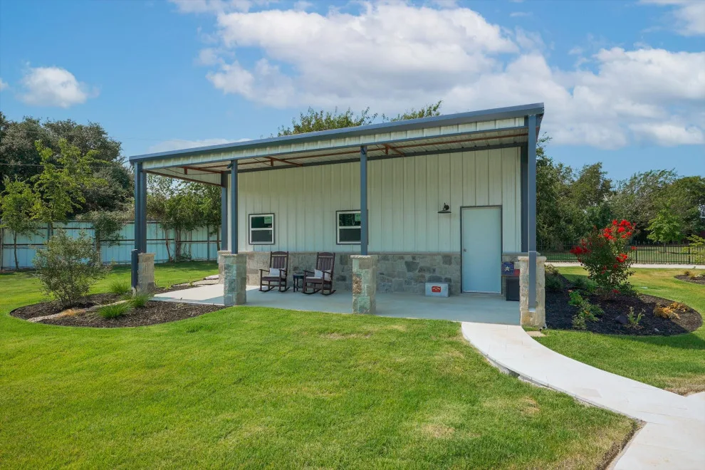 Haslet Texas Farmhouse Renovation by Distinctive Dwellings - Thayne Hillrichs - Photo 8