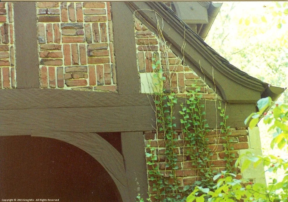 Tudor Insights by Southeast Studios Inc. - Photo 2