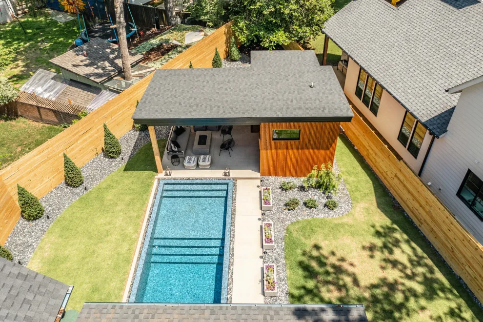 City Infill with Backyard Retreat by BLOM Design Studio - Photo 4