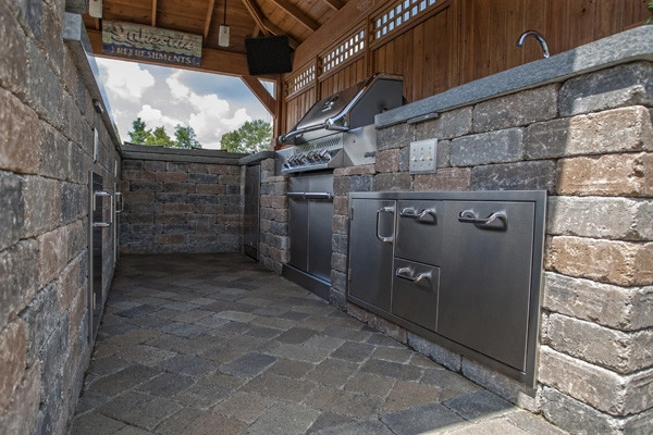 Outdoor Kitchen by Winland's Complete Landscaping Service - Photo 3