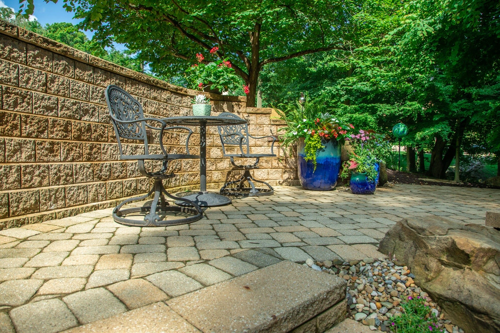 Traditional Home & Colorful Containers by Winland's Complete Landscaping Service - Photo 15