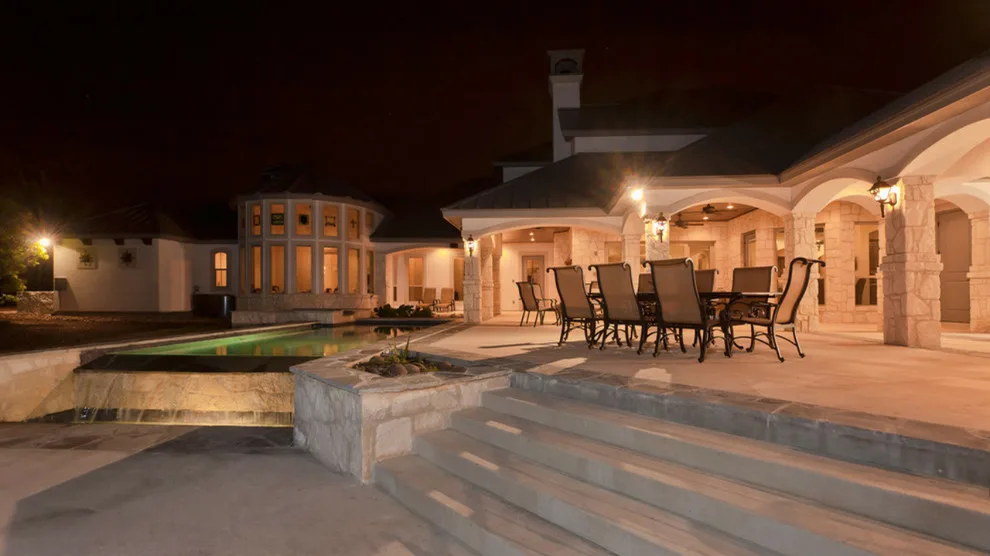 Sophisticated Home Design by Plan Factory - Photo 3