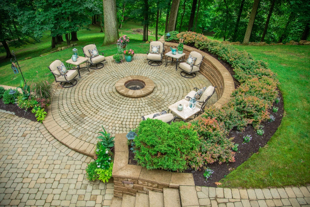 Traditional Home & Colorful Containers by Winland's Complete Landscaping Service - Photo 17