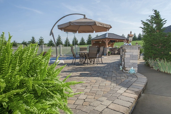 Outdoor Kitchen by Winland's Complete Landscaping Service - Photo 4