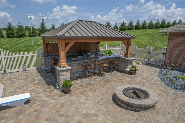 Outdoor Kitchen by Winland's Complete Landscaping Service - Photo 8