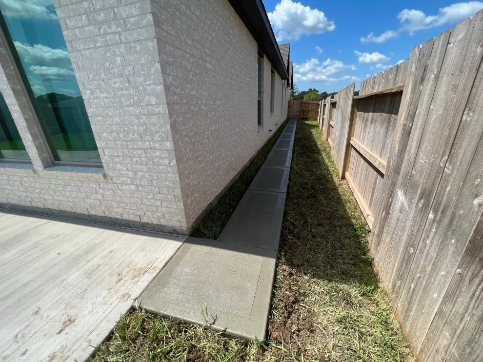 Brick-Paved Sidewalk by Flores Concrete - Photo 4