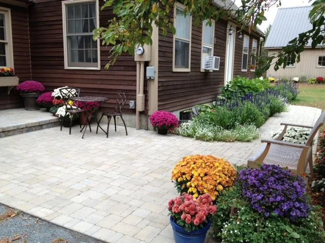 Compact Entrance Hall by Maple Creek Landworks LLC - Photo 4