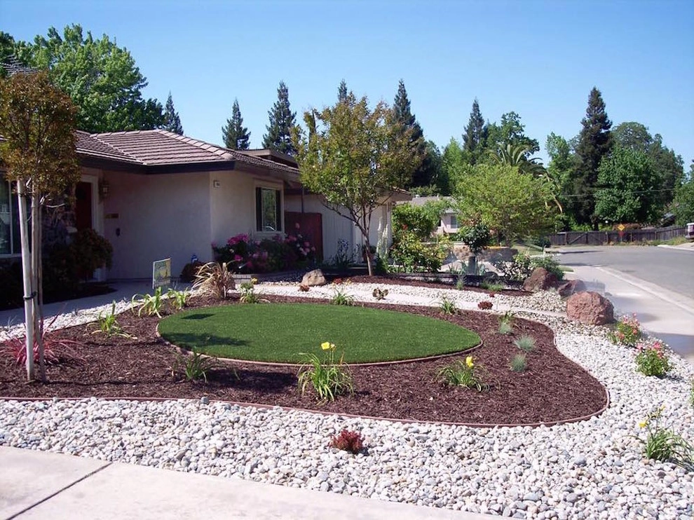 Zaharis Landscaping Inc. - Photo 2
