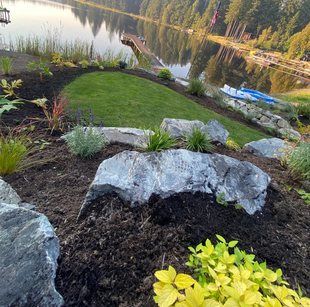 Waterfront Retaining Wall and Steps Initiative by Universal Landscape Corp - Photo 2