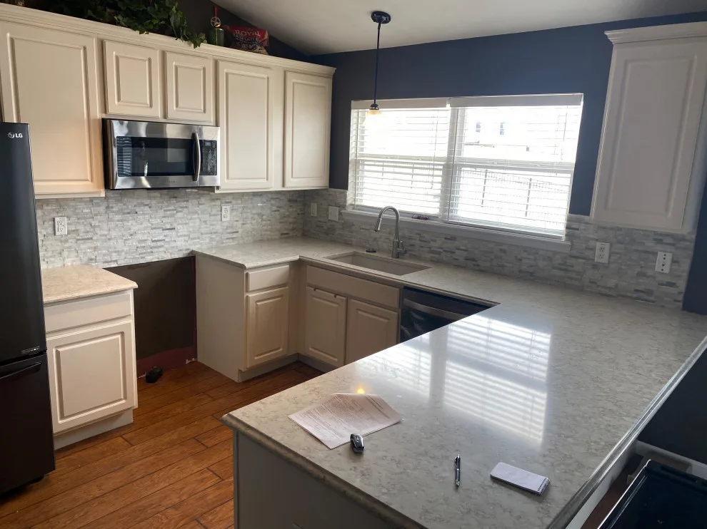 SPLASHBACK by Cvm Enterprises INC - Photo 2