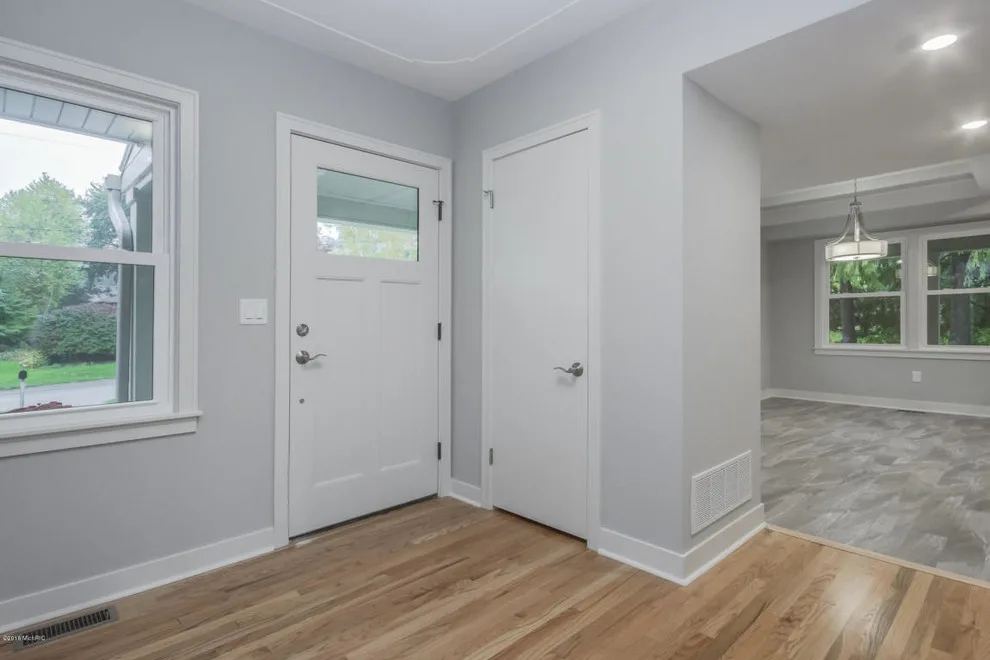 DeGraaf Interiors - Photo 2