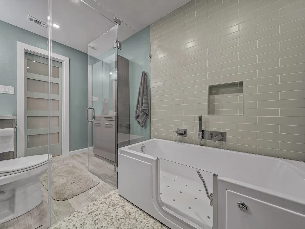 Project Restroom Serenity by Anntraves Interior Design - Photo 3