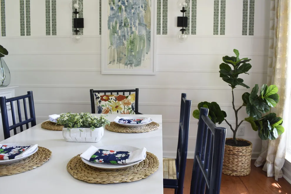 Contemporary Dining Space by T. Moore Home ReDesign - Photo 2