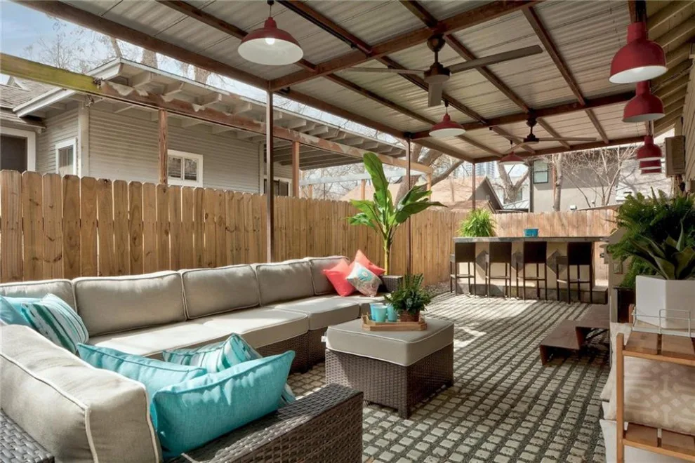 Show-Off Home LLC - Photo 3