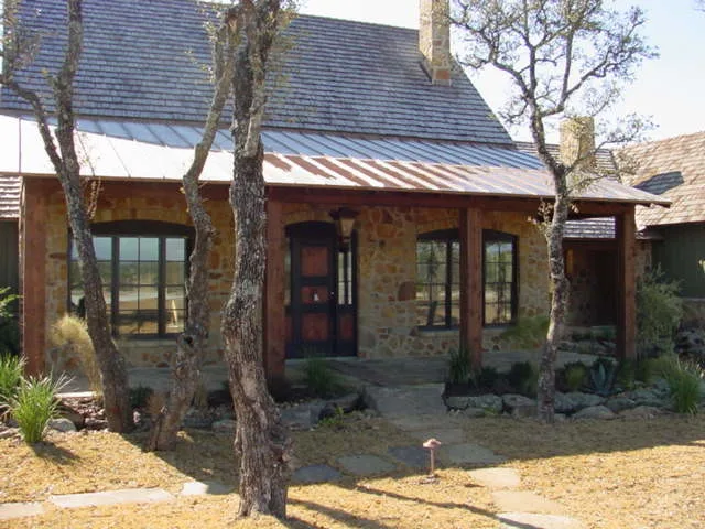 Hill Country Weekend Getaway by Pollard Hodgson Architects - Photo 4
