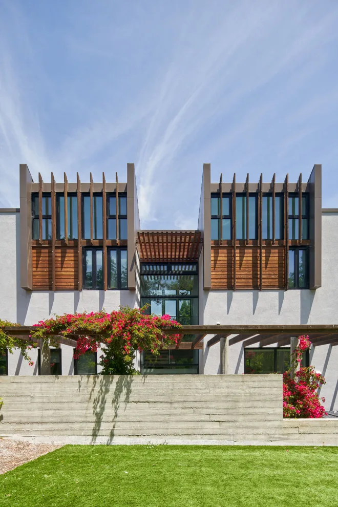 Contemporary Art Gallery Home by Marc Newman Architect - Photo 2