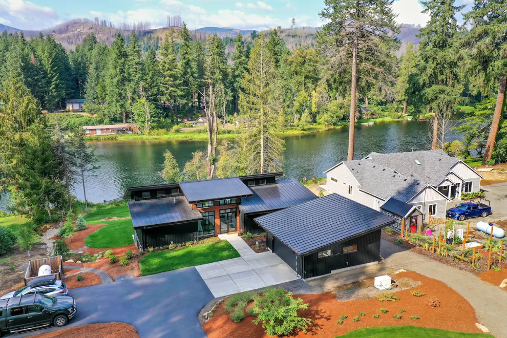 Holiday Farm Residential Reconstruction After Fire by Agate Architecture, LLC - Photo 16