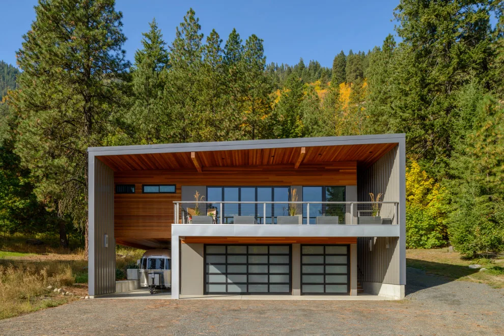 Icicle Home 02 by Syndicate Smith LLC - Photo 3